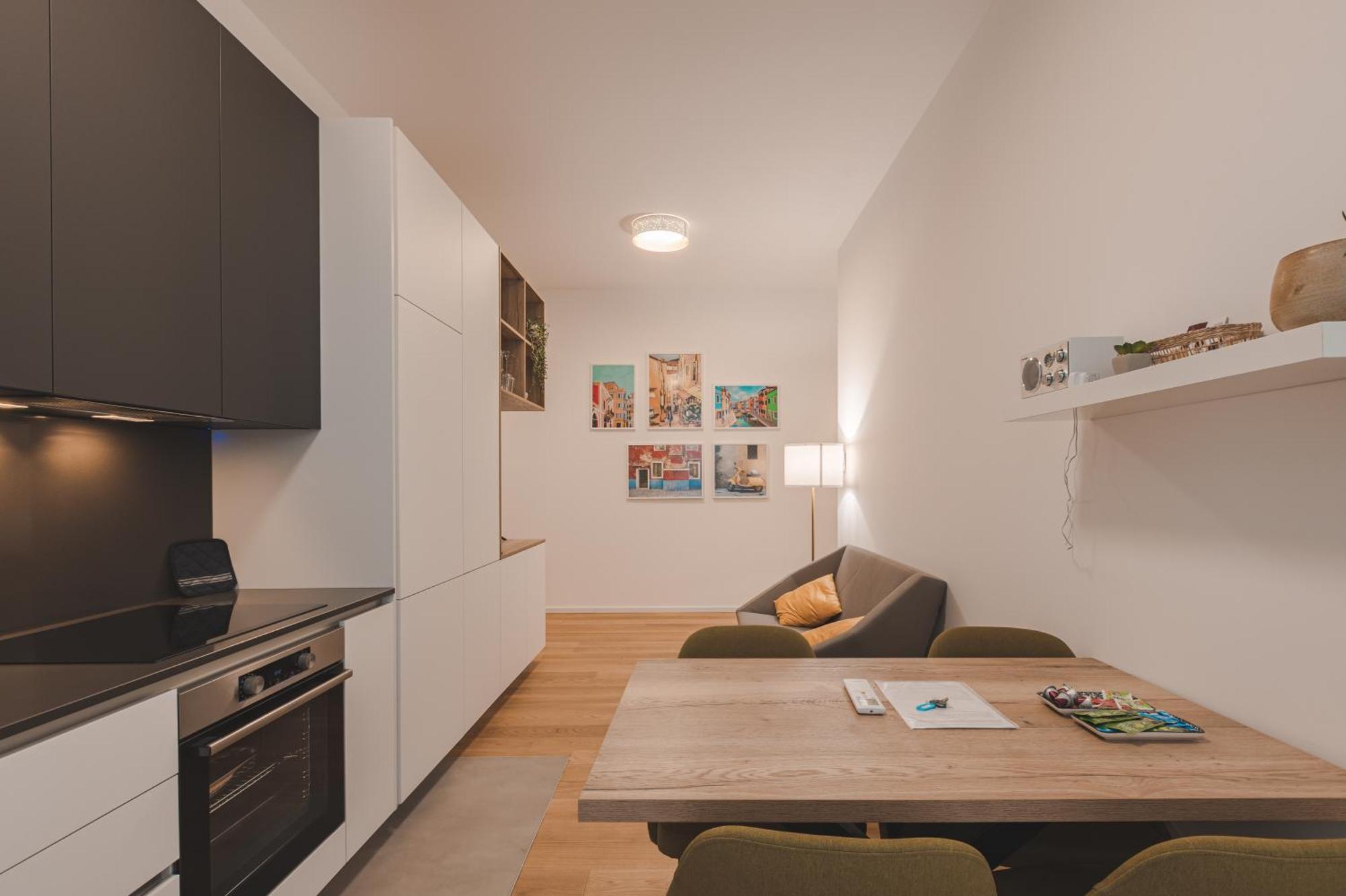 Stylish In The Center Of - Station - Wifi-netflix * Triest